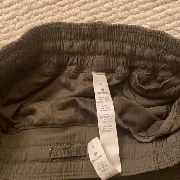 Lulu Lemon shorts - Picture 6 of 8